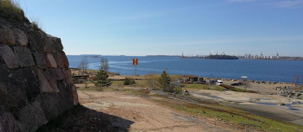 Alueen eteläpuolella sijaitseviin linnoitusalueisiin kallioineen on rakentamisen osalta haluttu pitää etäisyyttä, jolloin Katariinan Meripuisto ja muinaismuistoalueiden linnoitusrakenteet säilyvät