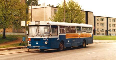 aloitti liikennöinnin vuonna 1982. Syyskuun alusta alettiin suoria bussilinjoja keskustaan muuttaa asteittain liityntälinjoiksi lähimmälle metroasemalle.