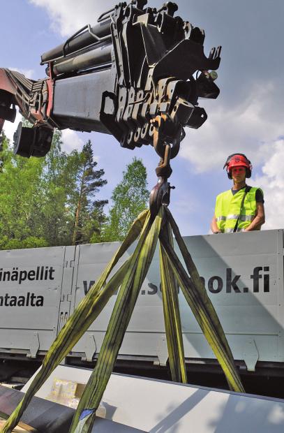 kuormausnosturin kuljettajaa, jonka kuormamomentti on yli 25 tonnimetriä ja joka on tarkoitettu pääasiassa muuhun käyttöön kuin ajoneuvon kuormaamiseen, esim. asennustyöhön.