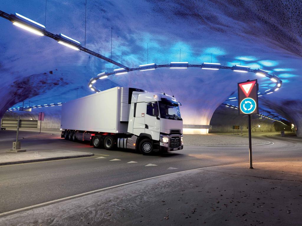 KOSKA KUORMA-AUTO ON TULOSYKSIKKÖ Kun valitset Renault Trucksin, ostat paljon enemmän kuin kuorma-auton. Voit olla varma siitä, että tarpeesi on ennakoitu.