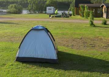 Från Gamla Vasa fortsätter vi via flygfältet mot Solf. Framme i Solf är målet att besöka Söderfjärden. Det finns två möjligheter här: att cykla runt Söderfjärden eller att korsa den.