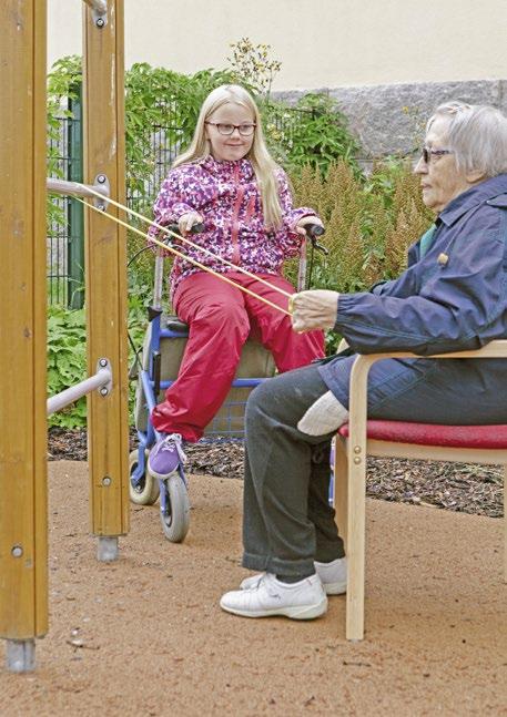 Pihatöiden tekeminen, kasvien hoitaminen ja lintujen ruokinta ovat monista mielekkäitä tehtäviä,