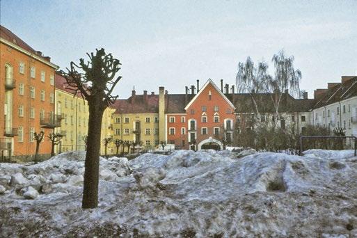 YMPÄRISTÖOPAS 2018 8 Asuinrakennus Asuinrakennuksen tai useamman rakennuksen muodostaman kokonaisuuden selkeys luo turvallisuutta ja parantaa asuinympäristöjen muisti- ja ikäystävällisyyttä.