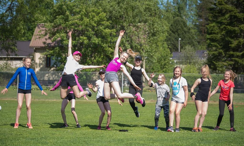 Kilpa- ja huippu-urheilun tutkimuskeskus Lasten ja nuorten urheilu 12 Lasten ja nuorten urheilun tutkimustoiminnan tavoitteena on ollut tuottaa ajankohtaista ja monipuolista tietoa suomalaisten