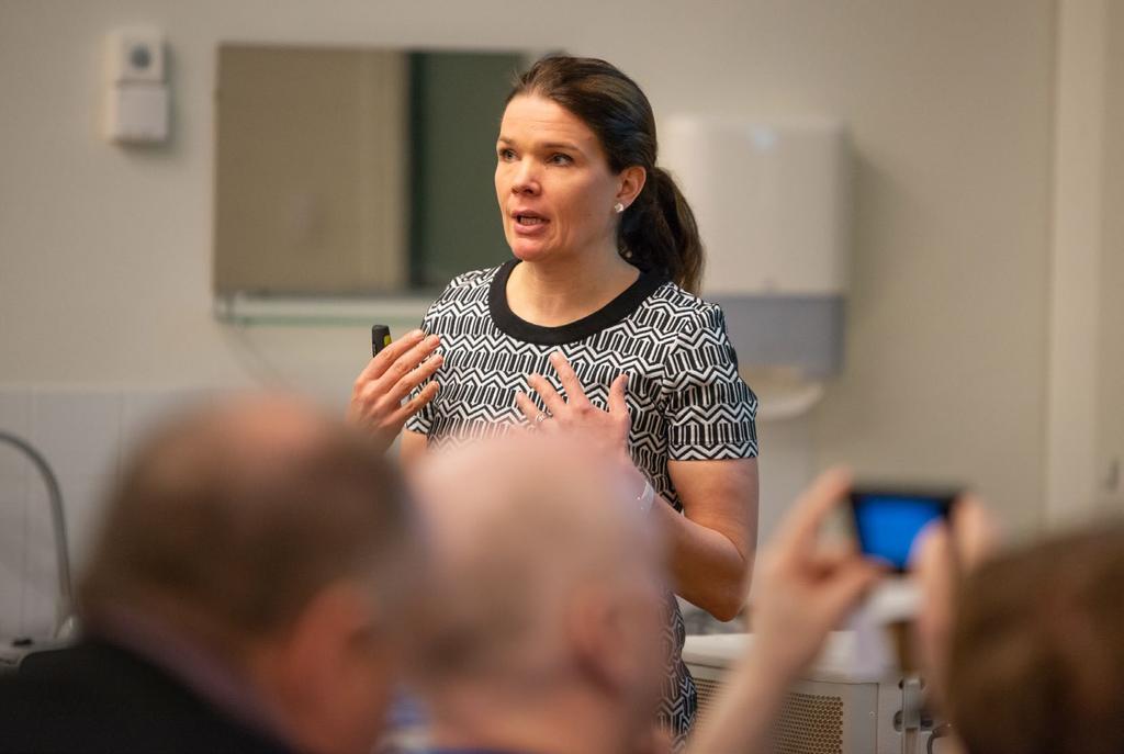 Kilpa- ja huippu-urheilun tutkimuskeskus Viestintä, tiedon jakaminen ja verkostoituminen 20 Raportointi ja julkaisut KIHUn tehtävänä on tuottaa ja jakaa tietoa valmentautumisen, päätöksen teon ja