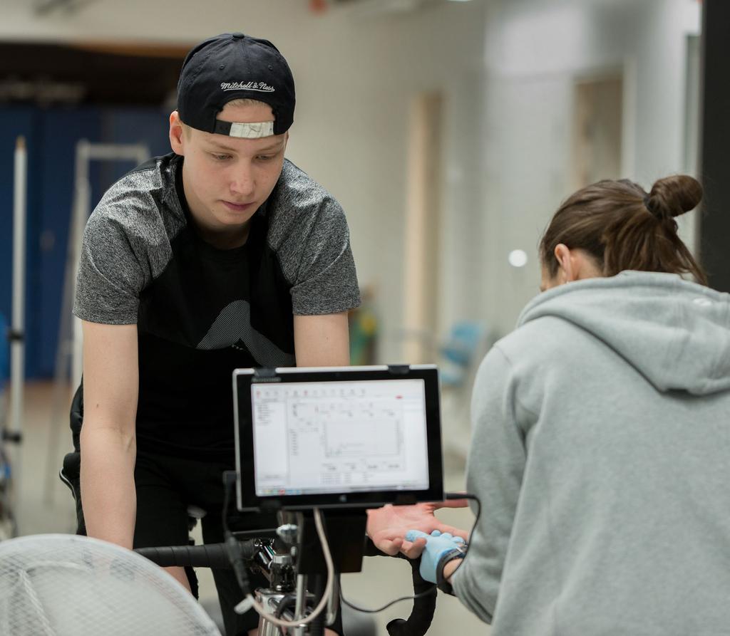 Kilpa- ja huippu-urheilun tutkimuskeskus Sports Labin toimintavuosi 2017 24 Sports Lab Jyväskylä toimii KIHUn omistamassa SRD Oy:ssä.