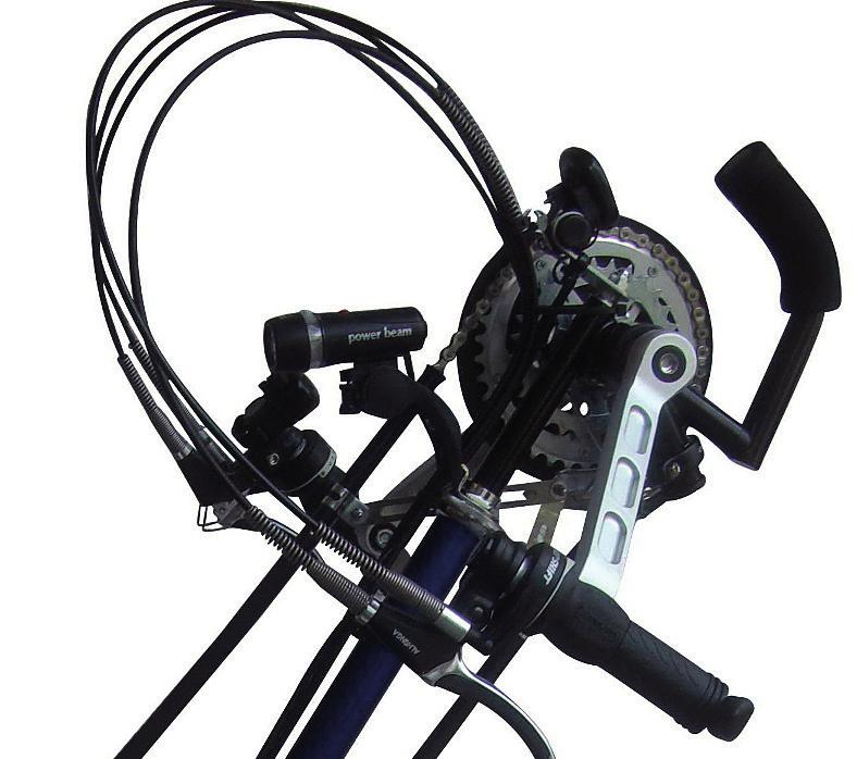 KÄSIPOLKUPYÖRÄ STRICKER ULTRA Stricker Ultra on pyörätuoliin liitettävä 24-vaihteinen käsipolkupyörä, joka on helppo kiinnittää lähes jokaisen pyörätuolin eteen riippumatta runkoputken paksuuksista
