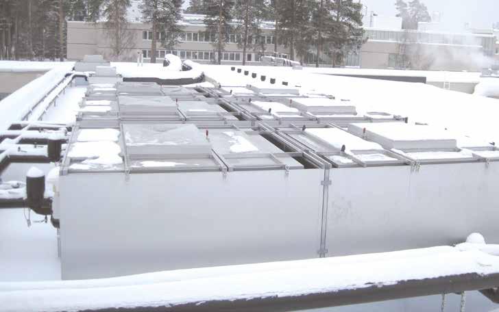 se, että sama laite hoitaa kesäisin tuloilman esisuodatuksen ja jäähdytyksen sekä talvisin esisuodatuksen ja lämmön talteenoton.