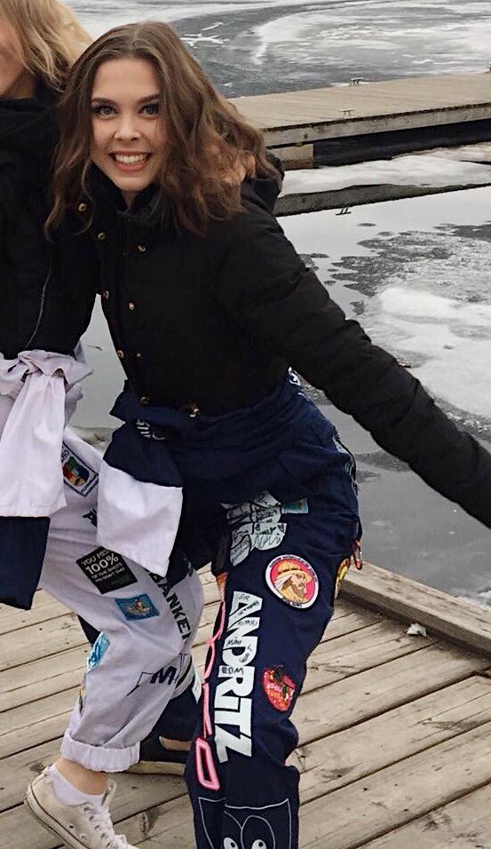 22 Moikka fuksit! KANDIVAIHEEN TUTORIT Oon Aino Viljakainen, 19 v tokan vuoden tutalainen ja alun perin kotoisin Espoosta.
