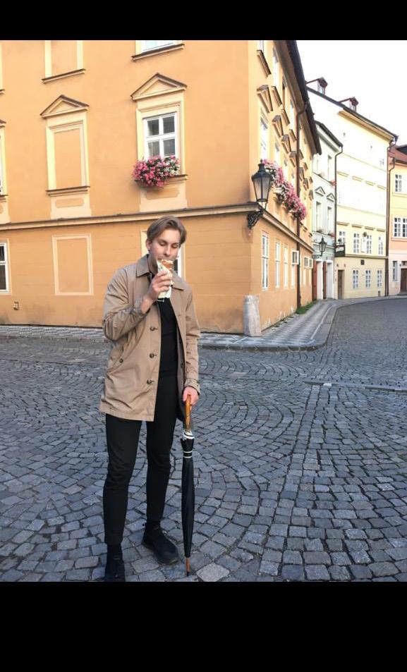 Heippa taas! Esittelyni ja tervehdykseni löytyvät valmiiksi jo ylempää, mutta tässä saatte minusta vielä toisen novellin luettavaksi. Olen siis Lauri Böhm ja toimin kekkuloinnin lisäksi tuutorina.