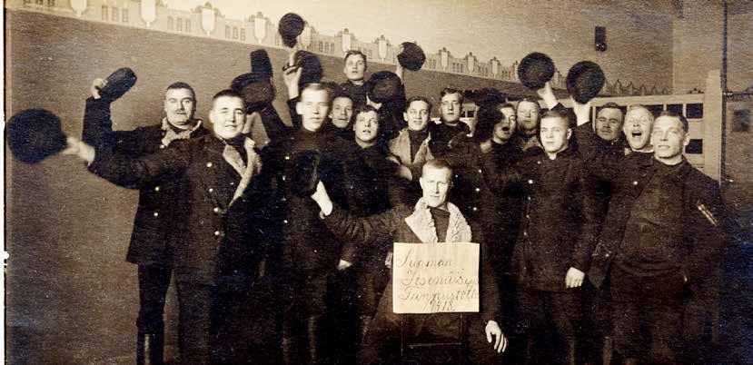 Pelastuslaitoksen historia nostaa esille erityisesti Suomen itsenäisyyden vaikeita aikoja, kuten sisällissodan sekä talvi- ja jatkosodan, jolloin yhteiskunta ja kansalaiset tarvitsivat tukea enemmän.
