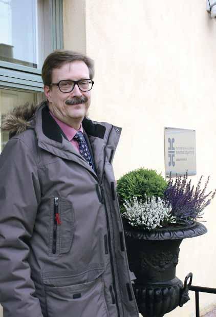 J O H T A M I N E N Rakennuslaitokselle uusi toimintamalli vuoden 2015 alussa Yksi puolustusvoimauudistuksen isoimmista muutoksista koskee logistiikkatoimintoja.