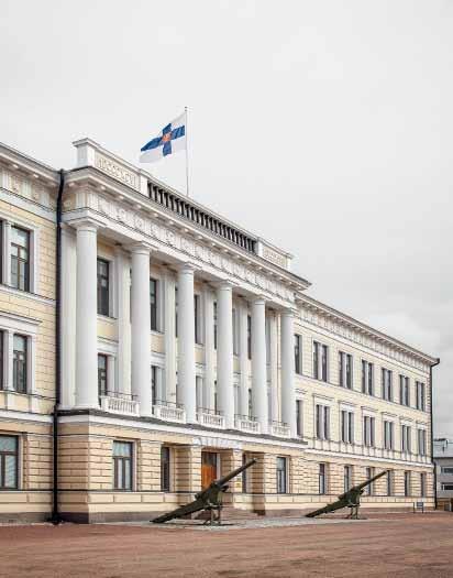 V A R U S K U N T A RUK täyttää 95 vuotta Reserviupseerikurssilaiset pitävät yhteyttä vielä vuosien jälkeenkin, ja Haminassa kokoontuu vuosittain 4 6 aiempaa kurssia.