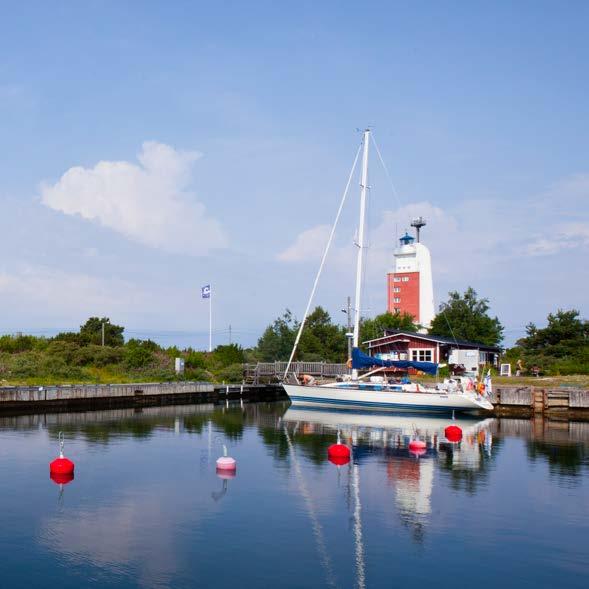 Kylmäpihlajan majakkasaari ulkomeren laidalla on Rauman saariston helmi.