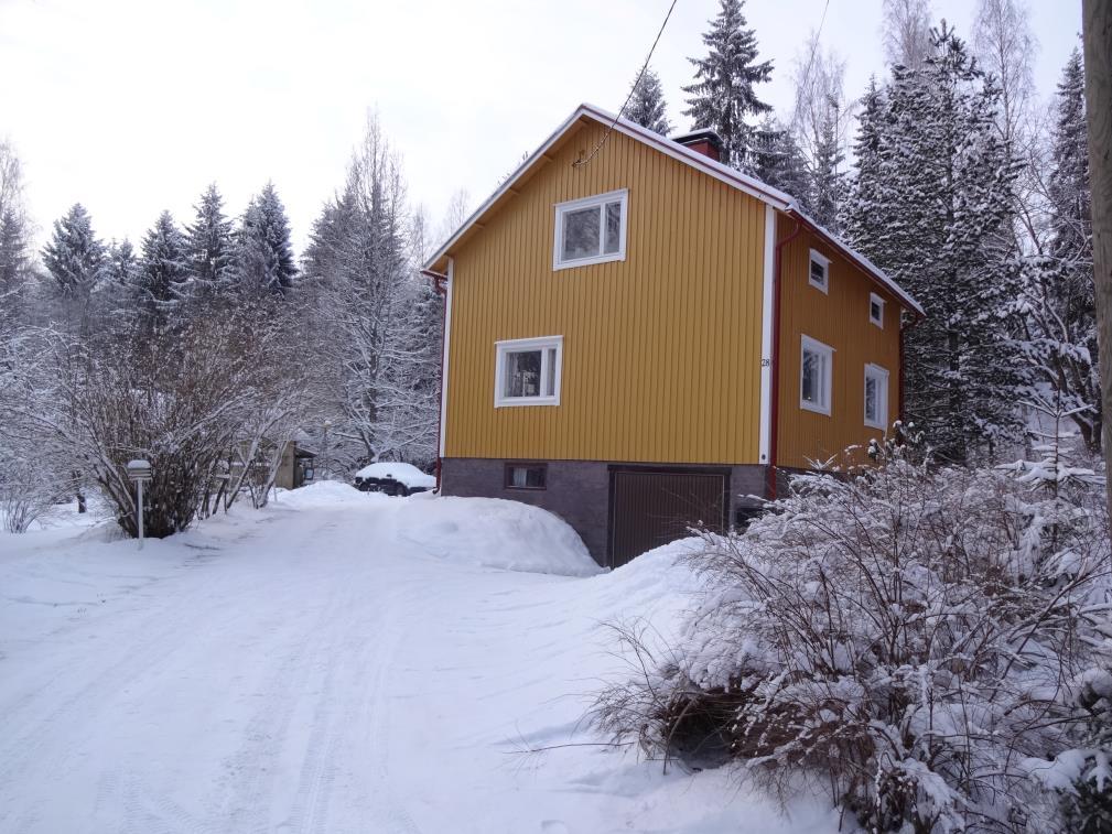 KOHDE 1 Sompatie 28 Kiinteistön yhteyshenkilö: Jarkko Martikainen p. 040-5815286 Kallionvarainen asuinrakennus. Kantavat rakenteet betonia/puuta.