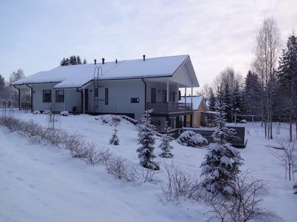 KOHDE 9 Sivakkatie 1 / Kokonkatu 5 Kiinteistön yhteyshenkilö: Ulla Rytkönen p. 050-5904240 Maanvarainen asuinrakennus. Kantavat rakenteet harkkoa/puuta.