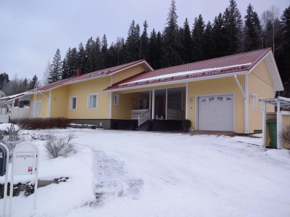 KOHDE 10 Kaskitie 1 Kiinteistön yhteyshenkilö: Petri Poussu p. 040-7731629 Osittain kallion-/maanvarainen asuinrakennus. Kantavat rakenteet puuta. Julkisivut puuta.