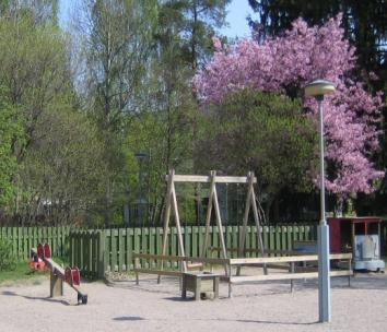 4. Ennakoitavat vaaratilanteet Yleistä Lasten ja nuorten sekä myös aikuisten käyttäessä toimintapuistoja, on selvää, että niillä sattuu joskus vahinkoja ja tapaturmia.
