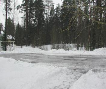 Oleellisin riski liittyy pallojen ja kiekkojen karkaamiseen joko kokonaan pois pelialueelta tai toisen käyttäjäryhmän alueelle vahingoittaen sivullisia tai toisia käyttäjäryhmiä.
