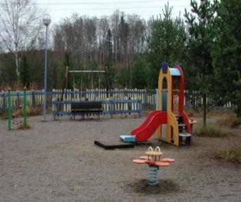Frisbeegolfratojen välineiden tarkastuksessa ja huollossa noudatetaan soveltaen alla mainittuja ohjeita itse rakenteiden vähäisten turvallisuusriskien vuoksi.