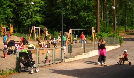 7. Toimintapuistojen välineistön, rakenteiden ja varusteiden tarkastaminen sekä huolto Vuositarkastus Kaikille leikki- ja skeittipaikoille sekä kuntoilupisteille tehdään vuositarkastus kerran