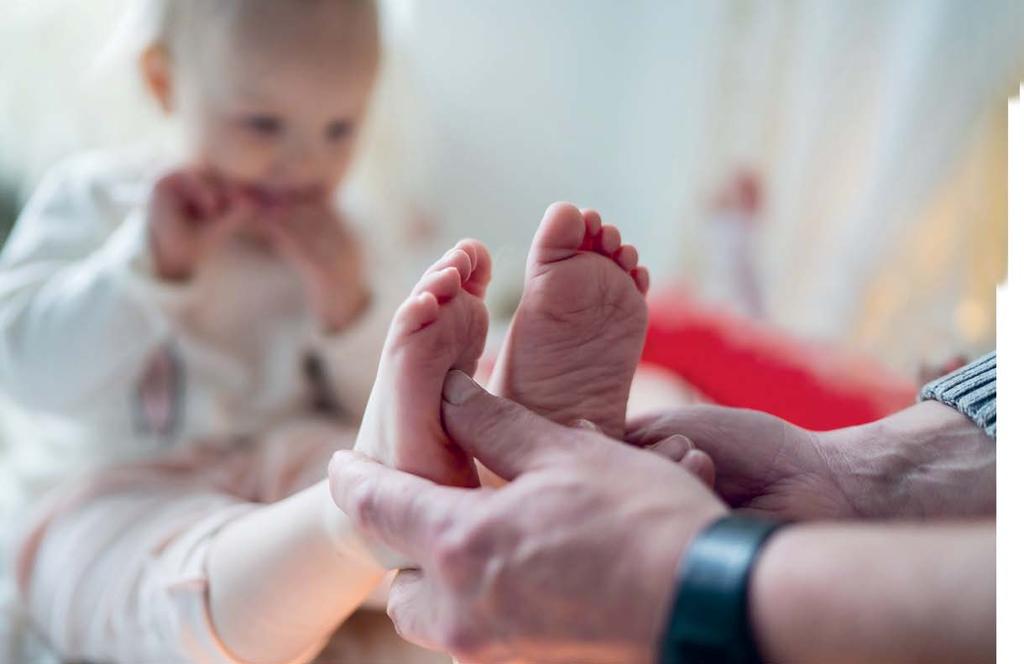 Aikaa, osaamista ja huolenpitoa Osaavissa käsissä Äänekoskelaisia varten rakennettu uusi terveyskeskus palvelee pieniä ja suurempia asukkaitaan.