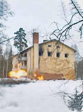 10 Muut räjäytystyöt Pintapanokset Pintapanoksesta leviää ympäristöön voimakas ääni ja paineaalto, ja nämä on huomioitava räjäytystä suunniteltaessa.