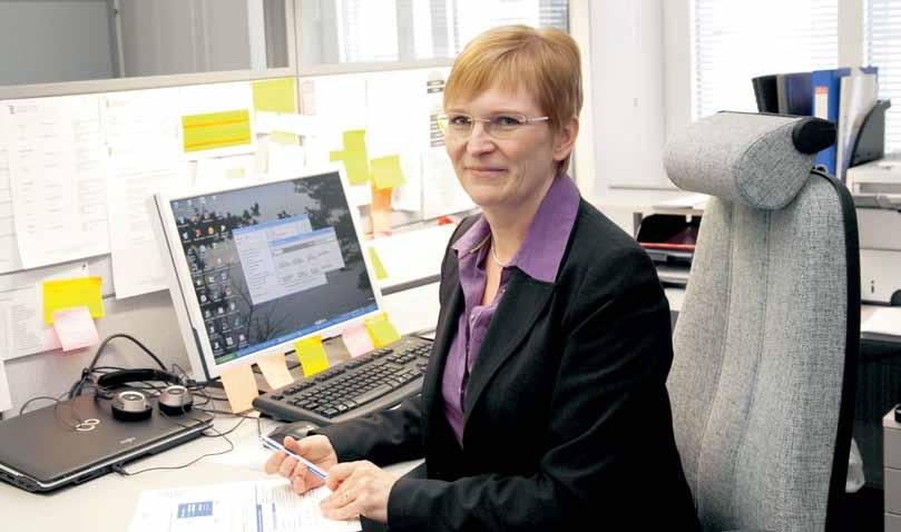 1280 sairauspäivällä. Sairauspoissaolot olivat 5,4 % (5,8 %) säännöllisestä työajasta. Koko valtionhallinnossa tehdyn vuosityöajan osuus vuonna 2011 oli 78,7 % säännöllisestä työajasta.