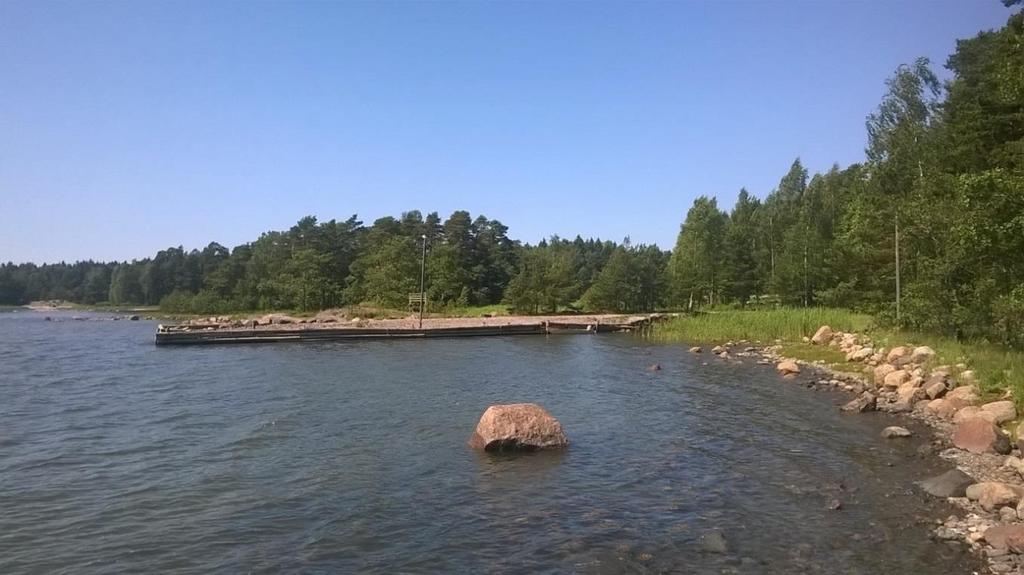 Kuva 33. Esitetyn sillan sijainti Lilla Bodössä. Kuva 34. Näkymä Stora Bodölle Lilla Bodön eteläiseltä rannalta esitetyn sillan läheisyydestä.