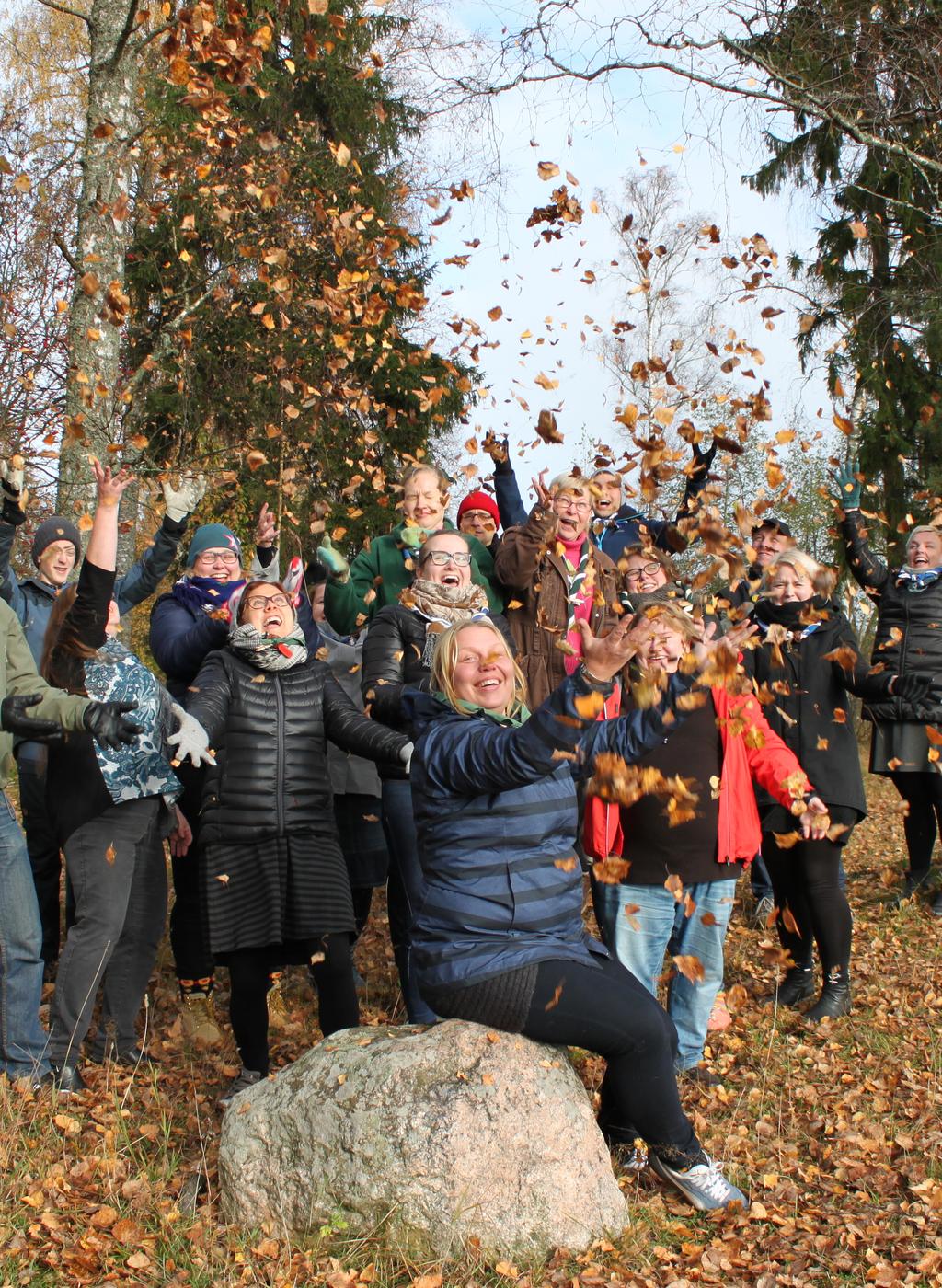 UUDENMAAN PARTIOPIIRIN PALVELUESITE EDUCATION AND EVENT BROCHURE OF THE GUIDES AND SCOUTS DISTRICT OF