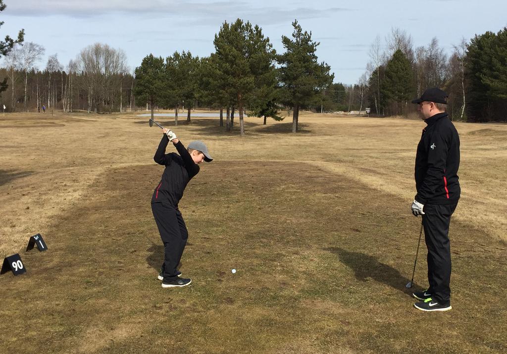 ISÄ JA POIKA - YHDESSÄ KENTÄLLÄ Jouni ja Jonatan Raatikainen aloittivat golfin yhdessä muutama vuosi sitten.