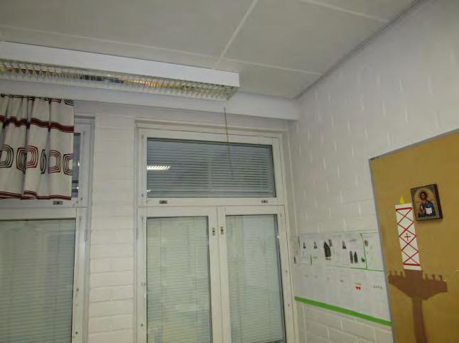 Vuotoilmavirtauksia väliseinään kaapeleille
