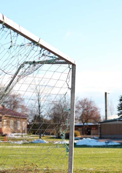 VAPAA-AIKA Vapaa-ajan käyttömahdollisuudet olivat monipuoliset, minkä johdosta vapaa-aika kului jouhevasti ASUMINEN Kaikki siviilipalvelusvelvolliset asuvat Sjökullassa 2-10 hengen huoneissa.