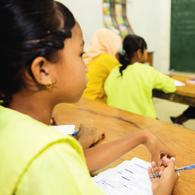 Mahdollisuus koulunkäyntiin tuhansille lapsille Neste Oil on mukana tukemassa syrjäisillä seuduilla Malesiassa asuvien lasten kouluttamista.