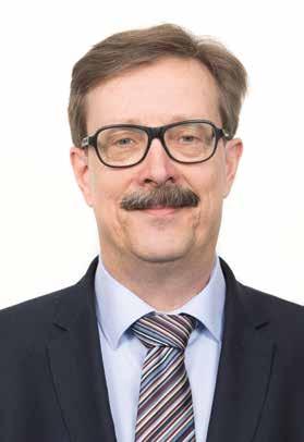 1. Toimintakertomus samalla kevennettiin johtoportaita kolmesta kahteen. Myös Rakennuslaitoksen henkilöstömäärä sopeutettiin varuskuntien lakkautusten jälkeiseen tilanteeseen.
