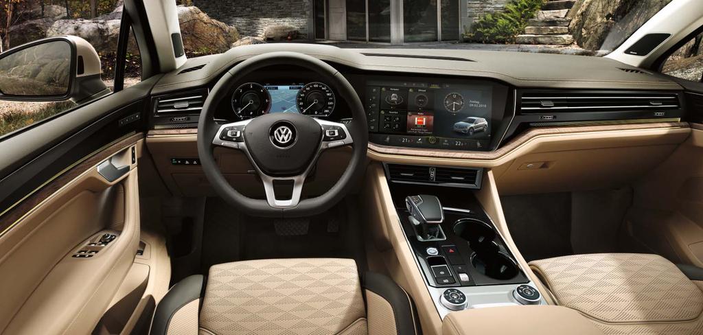 Visionääri: Innovision Cockpit. Olet aikaasi edellä. Siltä se tuntuu, kun herätät Touaregin eloon painamalla käynnistyspainiketta. Samalla herää eloon myös Innovision Cockpit -mittaristo.