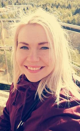 Sivu 6 UUSI TYÖNTEKIJÄ ESITTÄYTYY Hei vaan kaikille,olen Hanna Vääräniemi ja olen kunnan uusi fysioterapeutti. Fysioterapeuttina olen aurinkoinen ja energinen.
