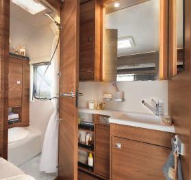 PESUTILAT Tilava kylpyhuone 95 cm leveät erillisvuoteet takaavat virkistävän levon, isävarusteen avulla