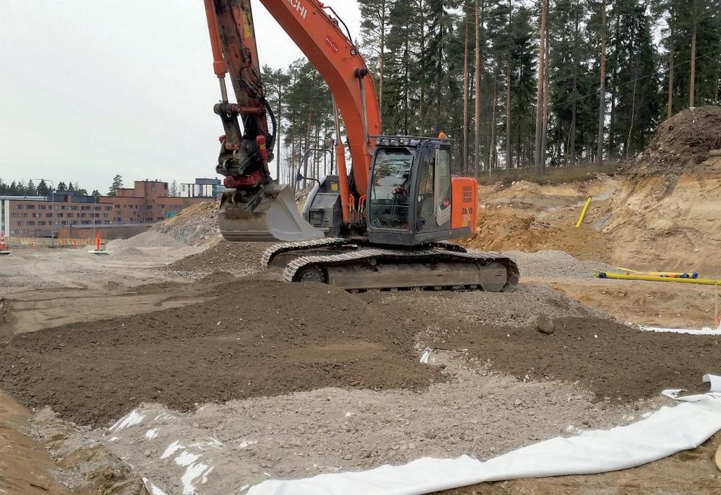 82 Kuva 5.7 Katurakentamista betonimurskeella. Kuva: Rudus Oy (Saarinen 2015).