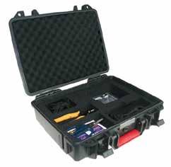 Väri: musta Laukku sisältää kaikki työkalut/tarvikkeet monimuoto- ja yksimuotokuitujen mekaaniseen liitäntään.