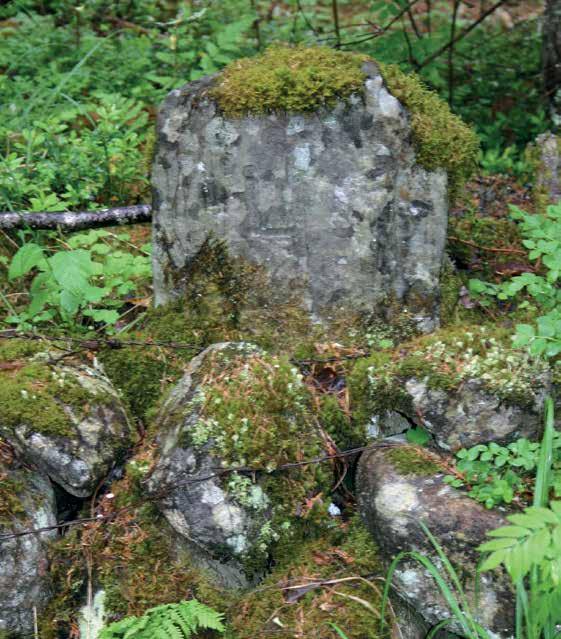 VALTA Rajakivet RAJAKIVET Rajalinjoina käytettiin pitkään, ainakin 1500-luvun alkupuolelle asti, lähinnä selkeästi maastosta erottuvia luonnonrajoja, kuten vesistöjä ja harjuja sekä myöhemmin