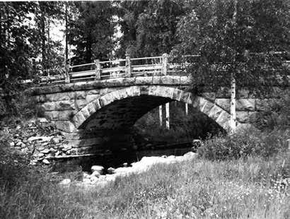 LIIKKUMINEN Kivisillat 1800-luvun loppupuolella kivisiltojen rakentaminen yleistyi eri puolilla Suomea.