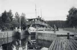 LIIKKUMINEN Kivikanavat Matkustajalaiva Pilpan kanavalla vuonna 1929. Kuva J. V. Mattila, Museoviraston historian kuvakokoelma.