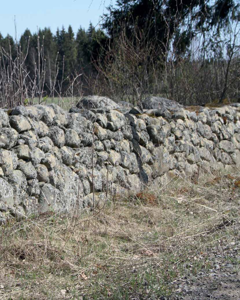 KIVILINNAT JA PUOLUSTUSRAKENNELMAT Gardberg, Carl Jacob (2002). Kivestä ja puusta: Suomen linnoja, kartanoita ja kirkkoja. Otava. Gardberg, Carl Jacob (2001). Linnat ja vanhimmat linnoitukset.