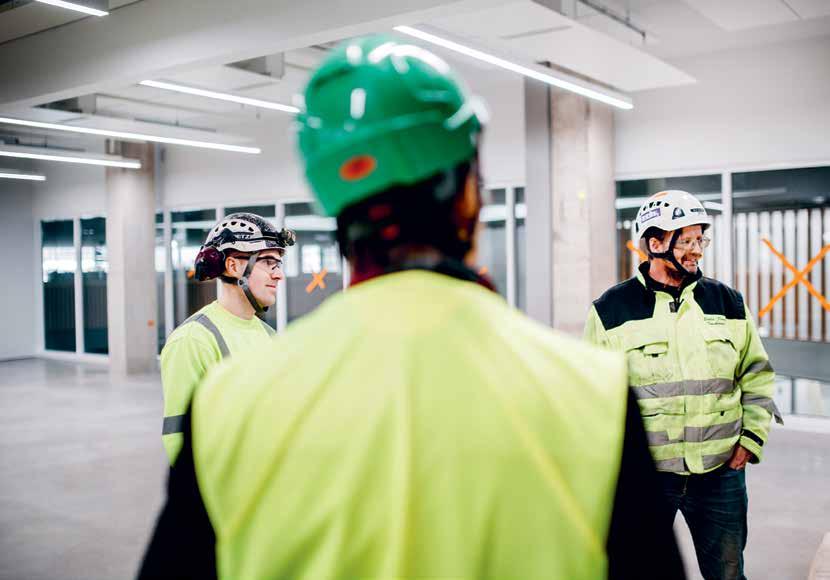 Se syntyi sekoittamalla naturel-sävyä ja valkoista väriä. Betoni luo lattioihin eläväisen pinnan, jonka värisävy aina aavistuksen verran vaihtelee.