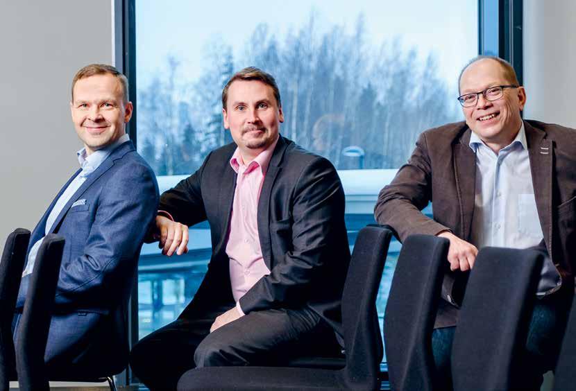SEMINAARI: SEMENTTI- KULJETUKSET Finnsementin Jussi Puustinen (vas.), Petri Teräväinen ja Risto Savelius.