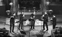 Puolassa Czestochowassa Bronislaw Huberman Festivalilla sekä kamarimuusikkona eri kokoonpanoissa muun muassa Yhdysvalloissa, Espanjassa, Islannissa, Saksassa, Tanskassa ja Virossa.