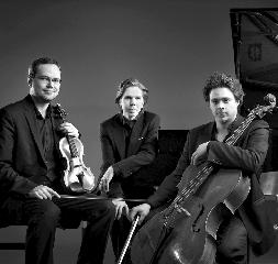 ÅRETS TEMA - TRION Trion som kammarmusikformat har sina mest omedelbara rötter i barockens musikgenrer.