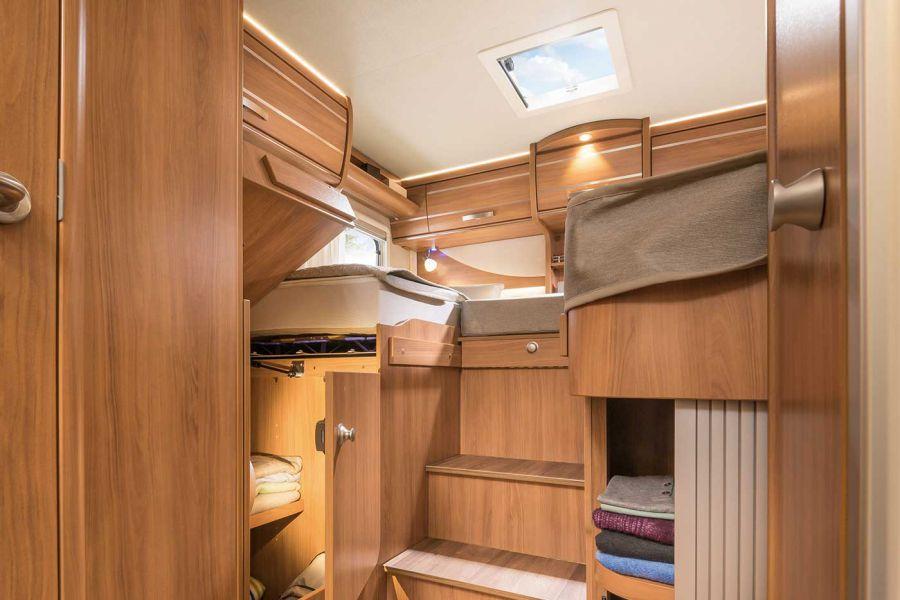 HYMER Tramp SL -mallissa on kaikkialla säilytystilaa, jopa