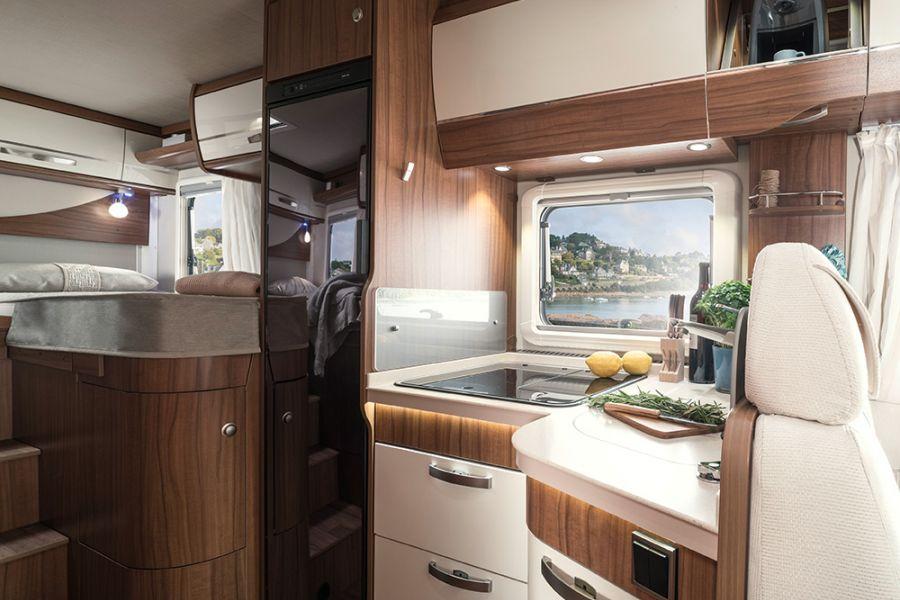 HYMER Tramp SL - Keittiö Jokaisen harrastelijakokin täydellinen unelmavarustus Ensiluokkaista HYMER Tramp SL 568 ja 588